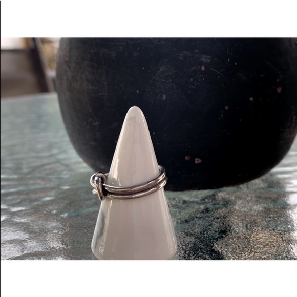 925 Sterling Silver Criss Cross Knot Ring (Size - 9) - Picture 4 of 12